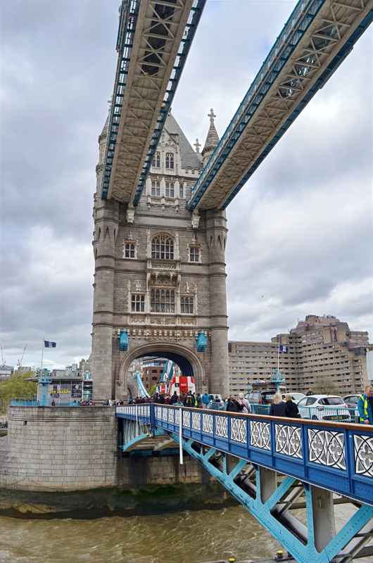 20 - The iconic Tower Bridge spanning the River Thames in London, United Kingdom